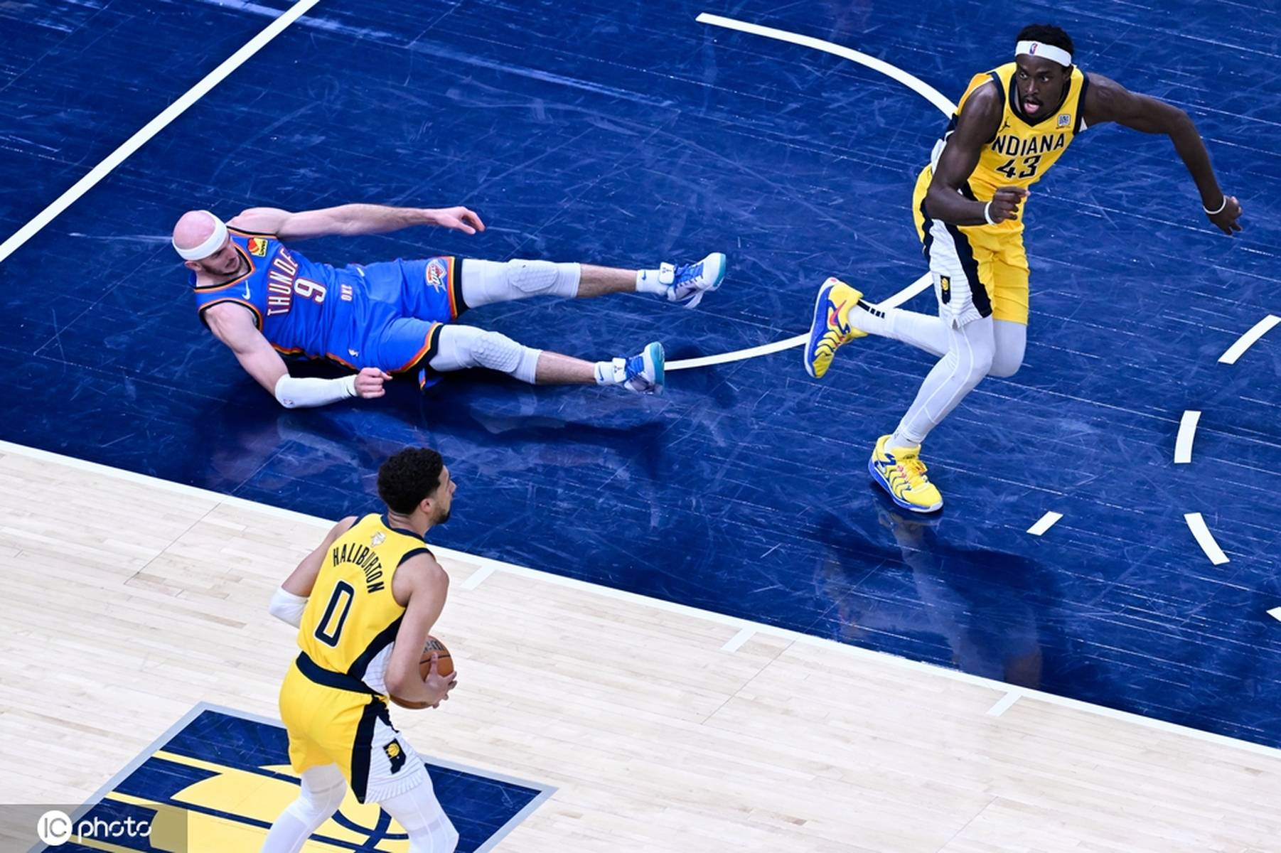 重要助攻引发热议！，西亚卡姆在快船比赛中险胜上演精彩一战的简单介绍-爱游戏