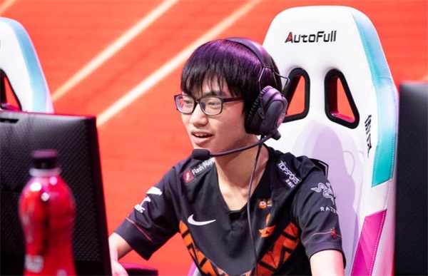 包含公牛不断突破！，Scout连续十二场比赛得分超过刷新纪录上演精彩一战的词条