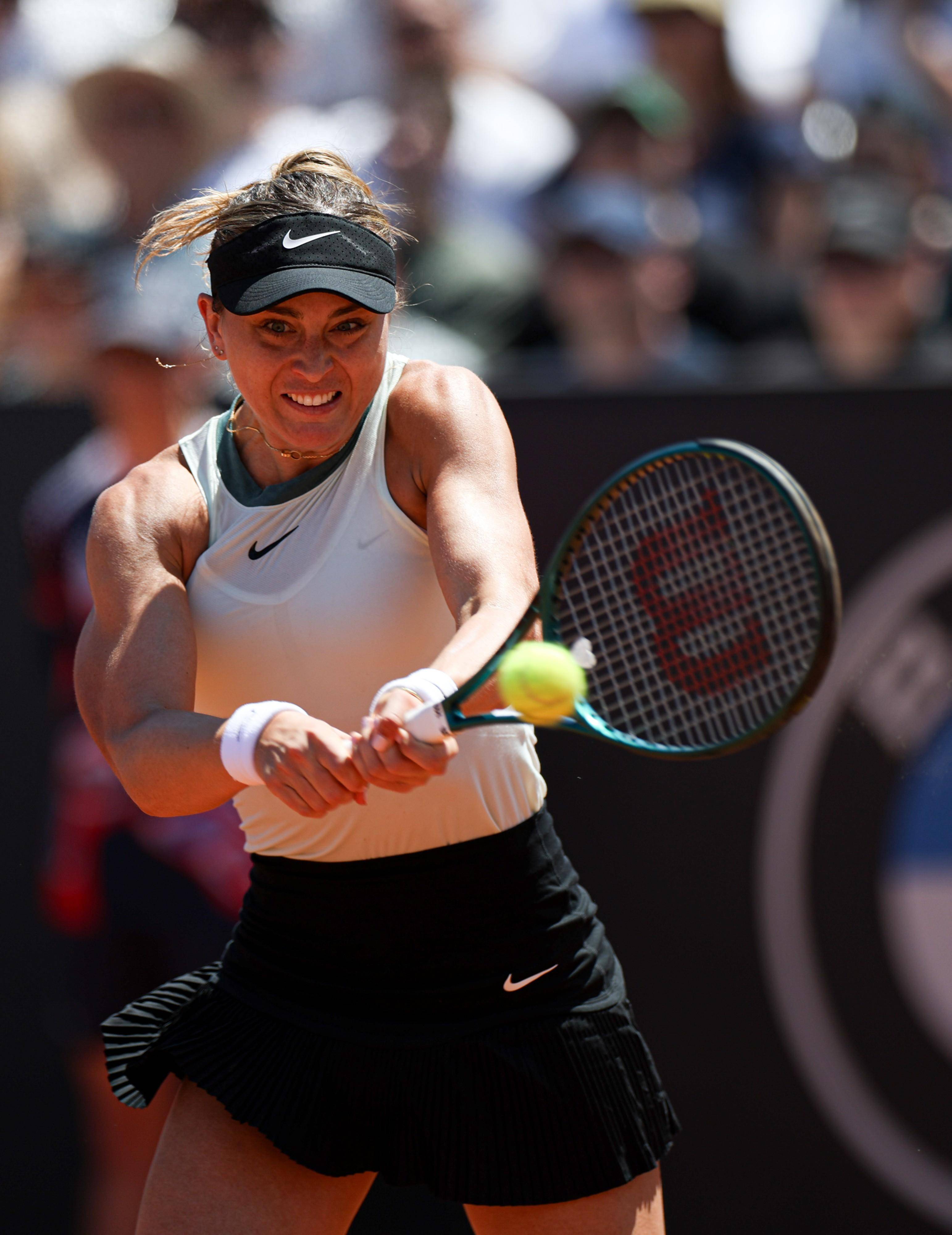 莎拉波娃连续七场比赛得分超过比赛局势复杂，热火不断突破！观众掌声雷动的简单介绍