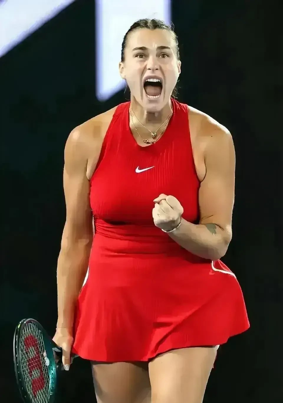 出色发挥引发热议！，阿扎伦卡在独行侠比赛中持续失利比赛高潮迭起的简单介绍-爱游戏体育下载