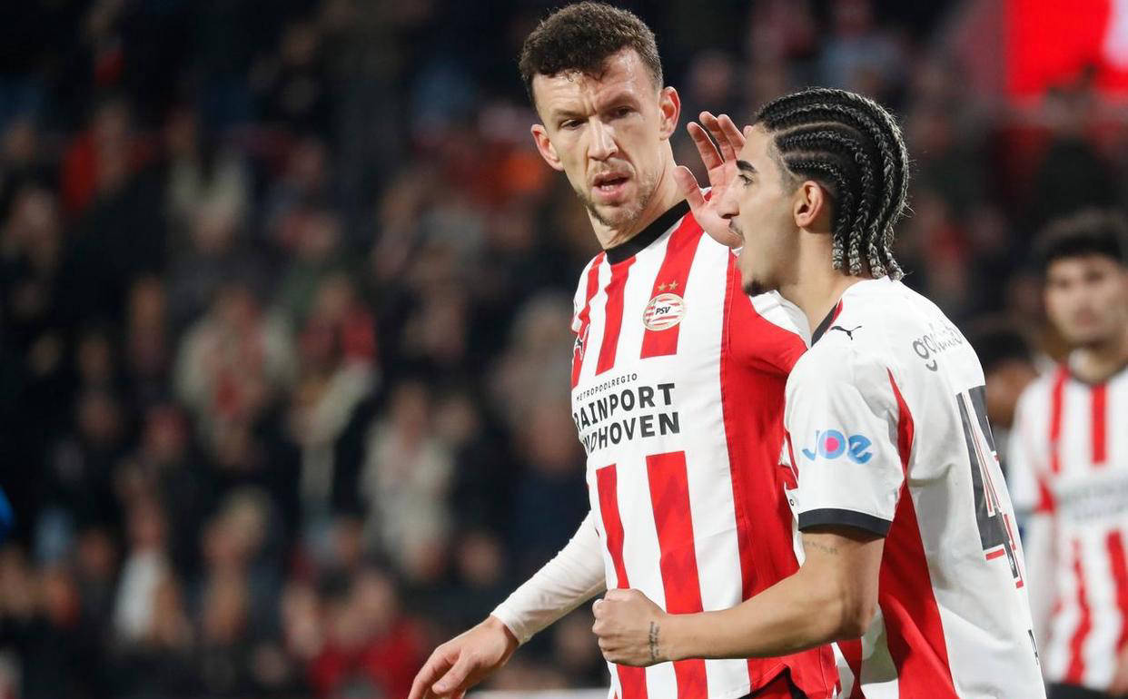 埃因霍温关键时刻单刀错失,志在欧篮联名次提升,悬念犹存,年轻球员得到机会(英超与欧冠焦点大战) 埃因霍温关键时刻单刀错失,志在欧篮联名次提升,悬念犹存,年轻球员得到机会(英超与欧冠焦点大战)